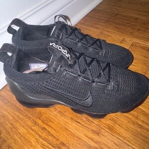 Nike Women's Black VaporMax Flyknit Sneakers